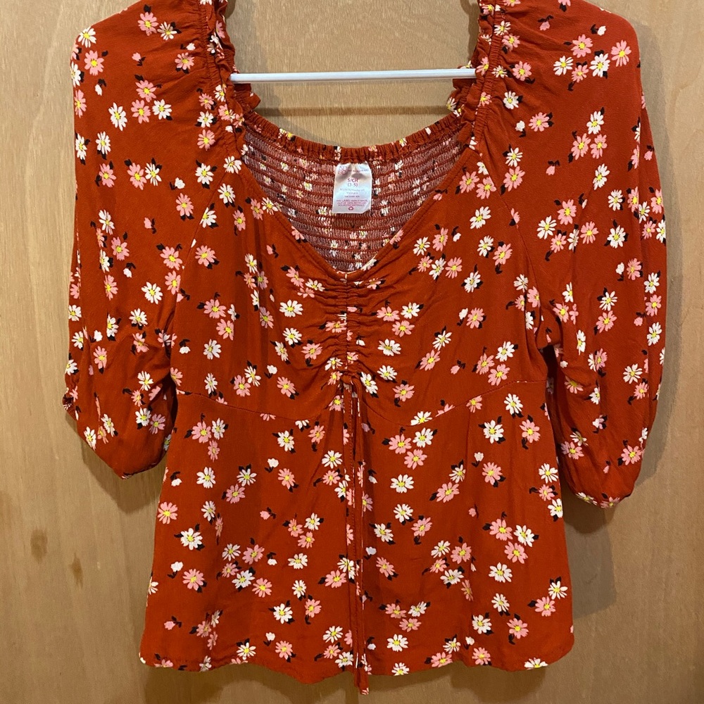 Floral cropped shirt